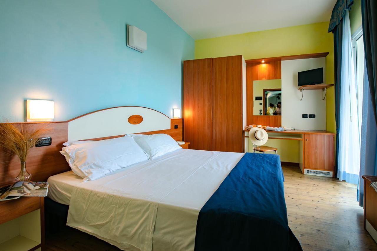 New Bristol Sport Hotel Чезенатико Экстерьер фото