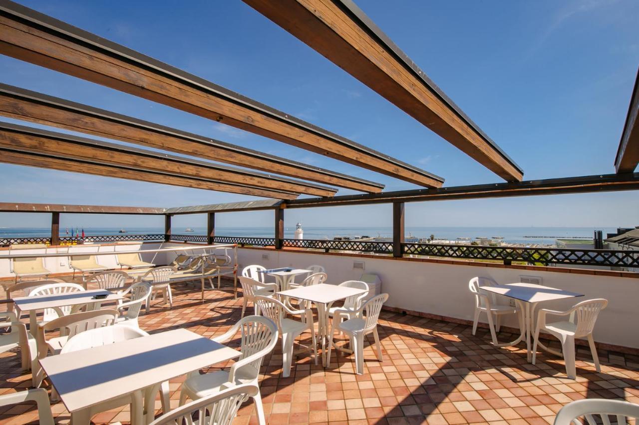 New Bristol Sport Hotel Чезенатико Экстерьер фото