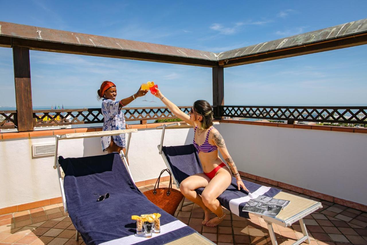 New Bristol Sport Hotel Чезенатико Экстерьер фото